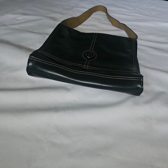 Mondani New York Black Leather Magnetic Closure Shoulder Bag - Picture 6 of 13